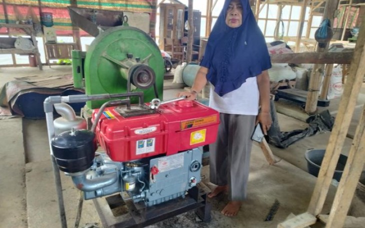 Berkomitmen mendorong usaha mikro, kecil dan menengah (UMKM) untuk naik kelas, PT Pertamina (Persero) memberikan bantuan alat hibah teknologi tepat guna kepada 28 UMKM senilai total Rp 690 juta