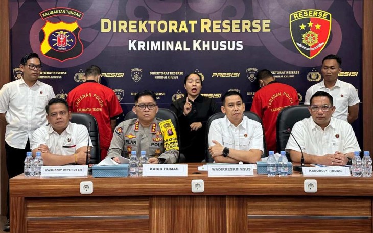 Kabidhumas Kombes Pol Erlan Munaji, S.IK., M.H. saat konferensi pers, di Aula Ditreskrimsus, Mapolda setempat, Rabu (31/1)