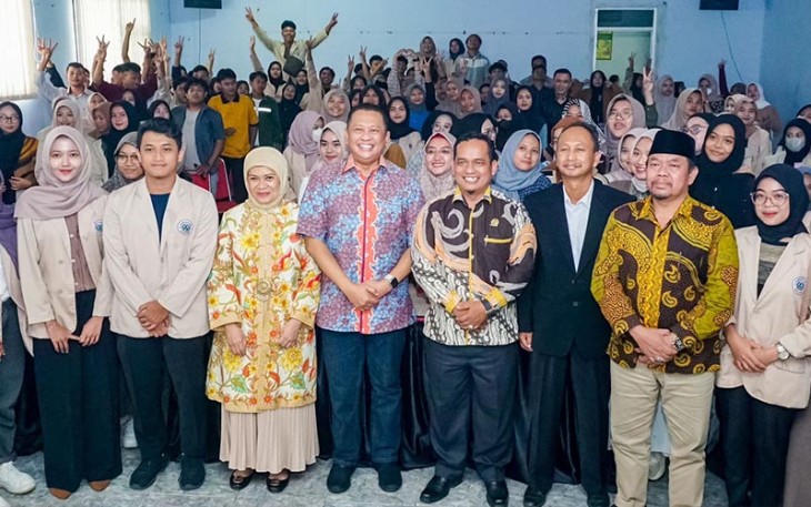Bamsoet dalam Sosialisasi 4 Pilar MPR RI hari ke-6 dalam kunjungannya ke Dapil-7 Jawa Tengah bersama sivitas akademika Politeknik Banjarnegara, di Auditorium Politeknik Banjarnegara, Selasa (23/1/24).