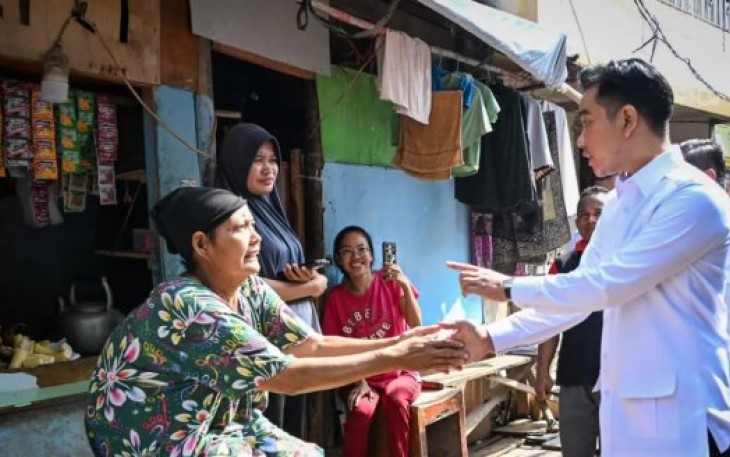Wapres Gibran saat mengunjungi warga di Muara Angke Jakarta, Rabu (20/11)