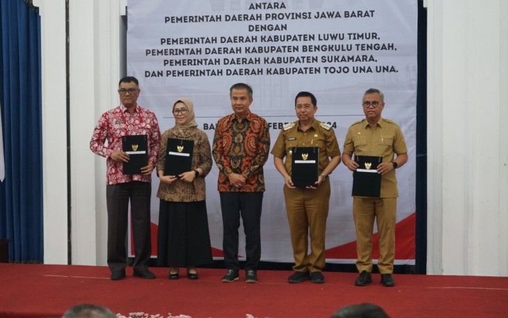 Pemerintah Kabupaten Bengkulu Tengah lakukan penandatangan kesepakatan bersama dengan Pemerintah Provinsi Jawa Barat dalam rangka Pengembangan Potensi Daerah dan Peningkatan Pelayanan Publik bertempat di Gedung Sate Kota Bandung, Senin (5/2/2024)