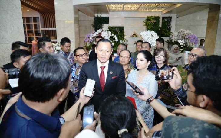 Menteri ATR/BPN Agus Harimurti Yudhoyono saat memberikan keterangan pers di Jakarta, Kamis (22/2)