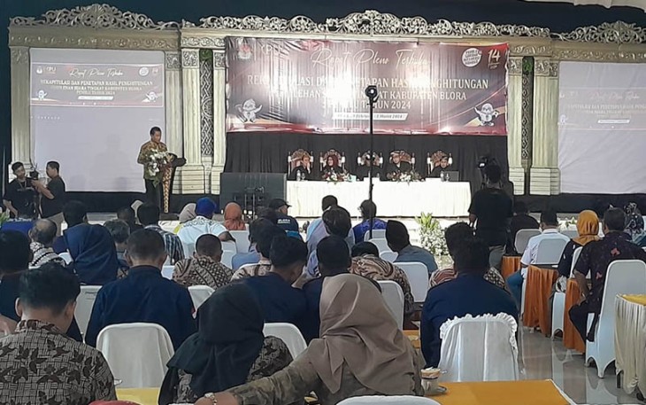 KPU Kabupaten Blora saat menggelar rapat pleno terbuka rekapitulasi dan penetapan hasil penghitungan perolehan suara tingkat kabupaten.