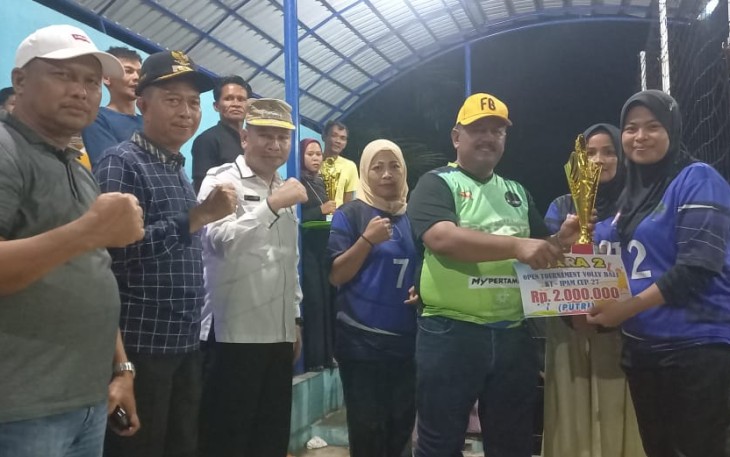 Turnamen Volleyball Antar Club Se-Sumbar KT IPAM Cup 27 Ditutup Wakil Ketua DPRD Daliyus K