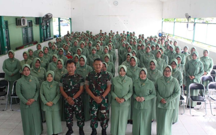 Dandim 1001/HSU-BLG Letkol Inf Dhuwi Hendradjaja saat pertemuan gabungan Persit. Senin (29/1)