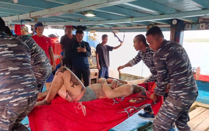 Evakuasi ABK Kapal Terbakar KM. Bayu Sentosa III, Senin (5/2)