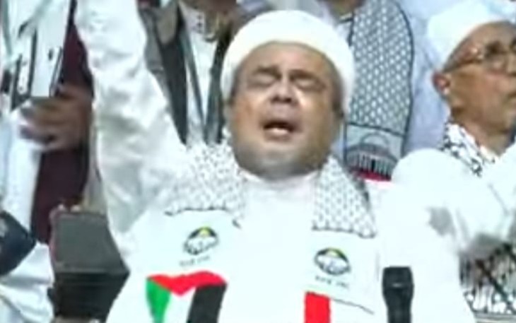 Habib Rizieq saat istiqosah dan munajat rakyat untuk keselamatan NKRI di Pademangan, Jakarta, Kamis (8/2)