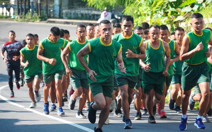 Prajurit Yonarmed 11 Kostrad lari pagi bersama, Selasa (13/2)