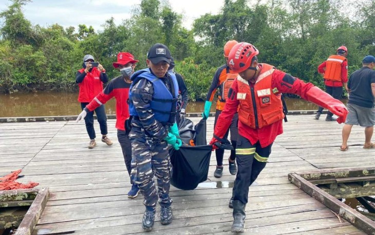 Evakuasi korban tenggelam di Kabupaten Berau