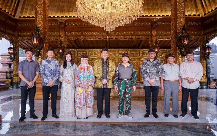 Ketua MPR RI Bambang Soesatyo berfoto bersama AM Hendropriyono 