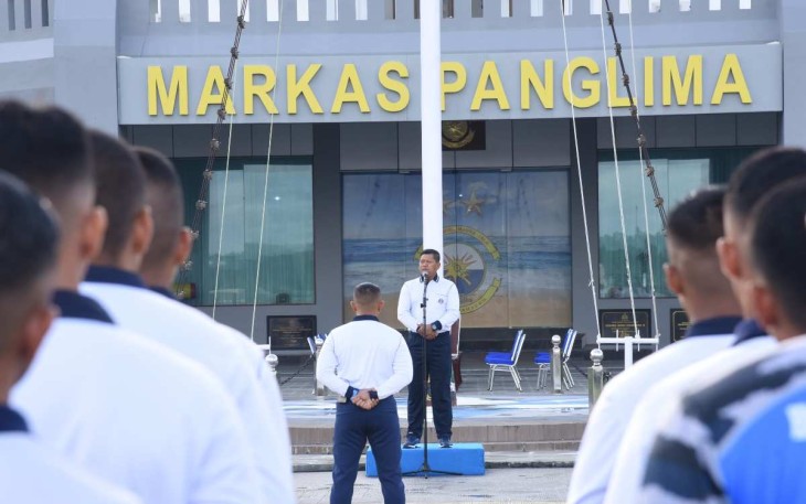 Pangkoarmada III Laksda TNI Hersan 