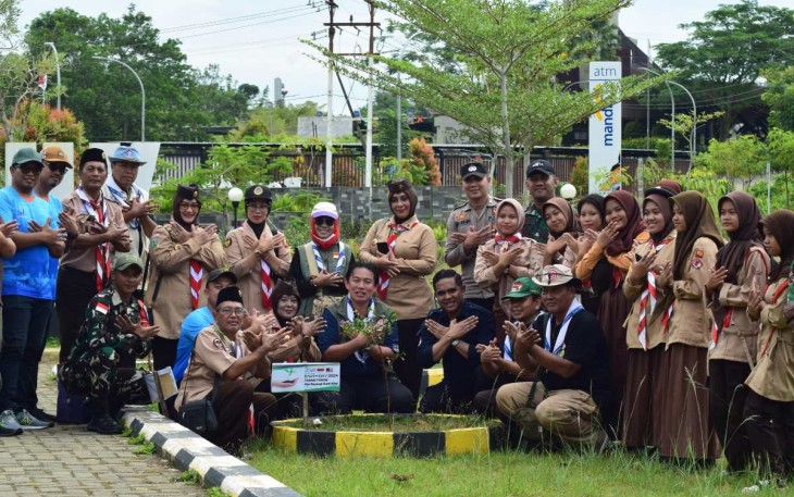 Penanaman pohon di PLBN Aruk, Senin (22/4)