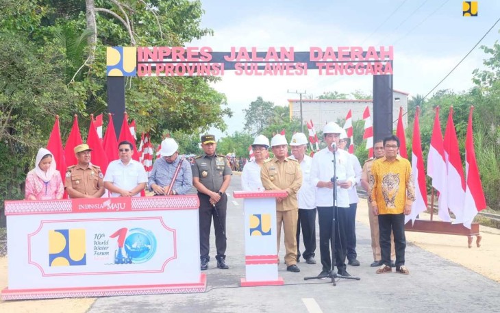 Presiden Joko Widodo saat peresmian Inpres Jalan Daerah di Sultra