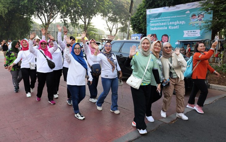 Kegiatan pekan imunisasi lengkap di taman lapangan Banteng, Jakarta 