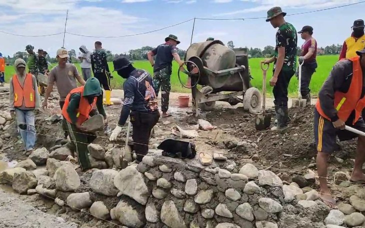 Pembangunan saluran irigasi air di desa Pammesakang 