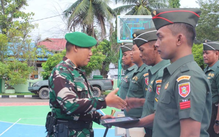 Dandim 1001/HSU-BLG Letkol Kav Gunantyo Ady Wiryawan saat korps raport pindah satuan anggotanya, Selasa (28/5)