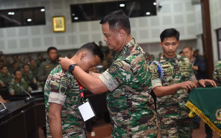 Wakasad saat menutup Pasis Dikreg Seskoad di Bandung 