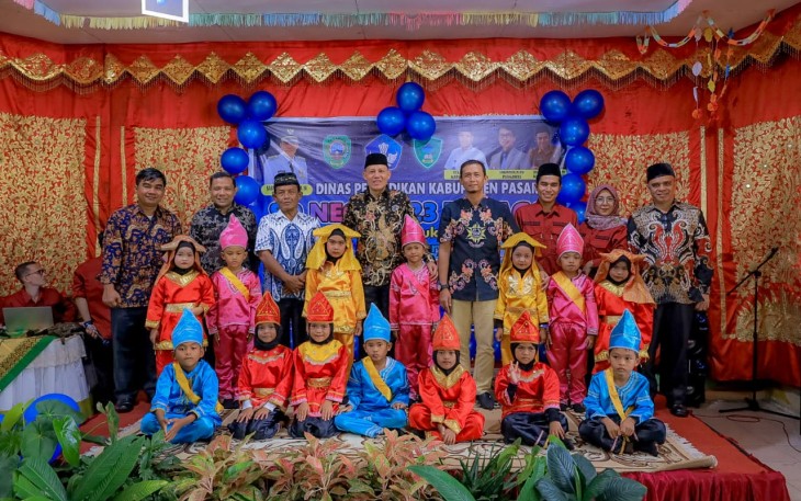Bupati Pasaman Hadiri Panen Karya Dalam Rangka Pelepasan Siswa/i Kelas VI SD Negeri 23 Talago