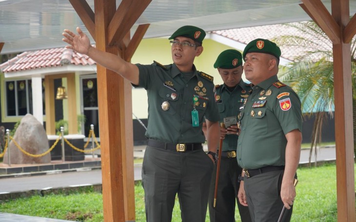 Danrem 071 Wijayakusuma Kolonel Inf Jamaluddin saat menerima pemaparan saat kunjungannya di Balak Aju Kodam IV/Diponegoro 