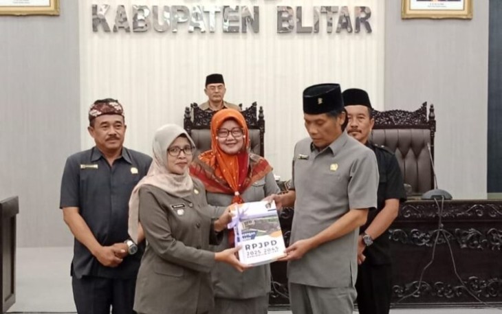 Pengesahan Raperda RPJPD Kabupaten Blitar tahun 2025-2045 oleh Pemkab Blitar bersama DPRD Kabupaten Blitar