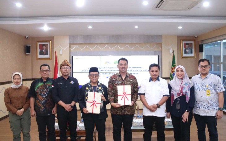 Penyerahan sertipikat Pemkot Depok dan Pemprov Jabar