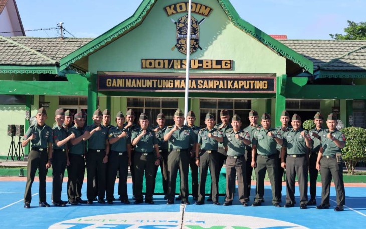 Tradisi penerimaan warga baru Kodim 1001/HSU-BLG 