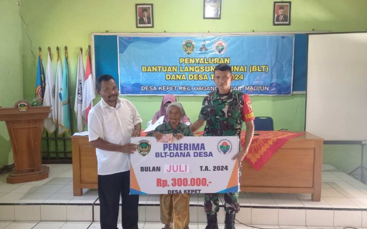 Penyerahan BLT DD warga desa binaan 