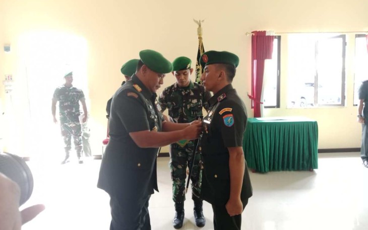 Danrem 121/Abw Brigjen TNI Luqman Arief saat penyerahan tugas Dandim 1204/Sanggau