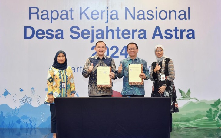 Sekretaris Jenderal Kementerian Desa, Pembangunan Daerah Tertinggal dan Transmigrasi Taufik Madjid didampingi Dirjen PEID harlina Sulistyorini manandatangani Perpanjangan MoU Perjanjian Kerja Bersama dengan Astra dan Kemendes PDTT sekaligus Membuka Rapat Nasiona Desa Sejahtera Astra di Menara Astra Jakarta, Jumat (19/7/2024) 