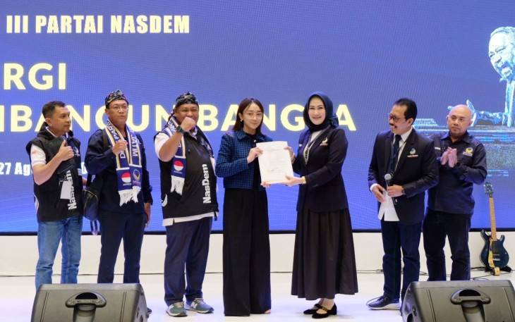 Elim Tyu Samba Saat Terima Rekom dari DPP Partai NasDem