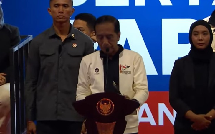 Presiden Joko Widodo (Jokowi) saat berpidato memberikan pernyataan pembukaan Peparnas XVII, di Stadion Manahan, Solo, Jawa Tengah, Minggu (6/10/2024) malam