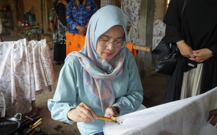 Ketua Persit KCK Koorcab Rem 081 PD V/Brawijaya Ny. Dhina Rama Pratama 