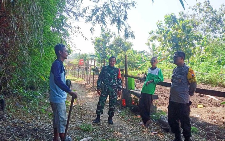 Komsos Babinsa bersama warga binaannya