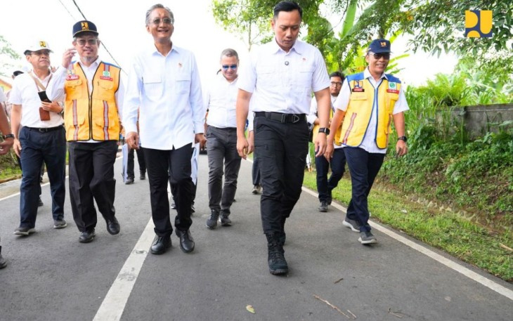 Menko Infra Agus Harimurti Yudhoyono saat meninjau inpres jalan daerah di Bali