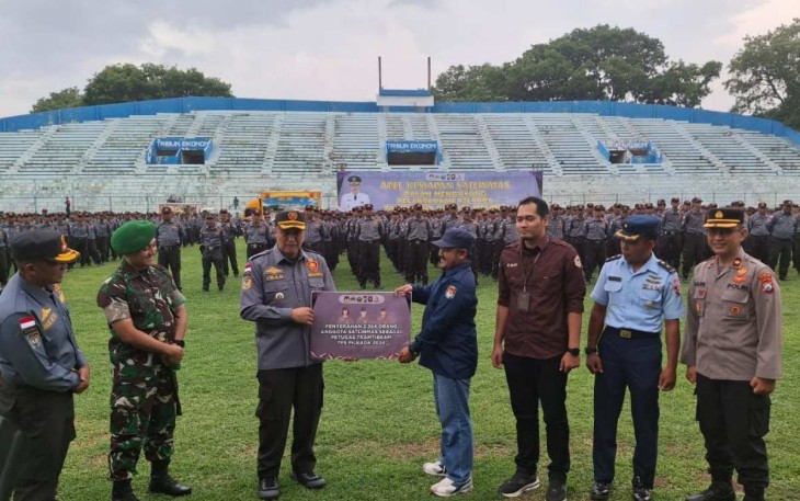 Dandim 0833/Kota Malang Letkol Arm Aris Gunawan menghadiri kesiapan Satlinmas jelang Pilkada 2024