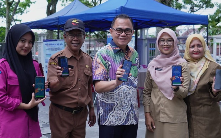 Gebyar pelayanan dukcapil prima di halaman rumah dinas walikota Bukittinggi 