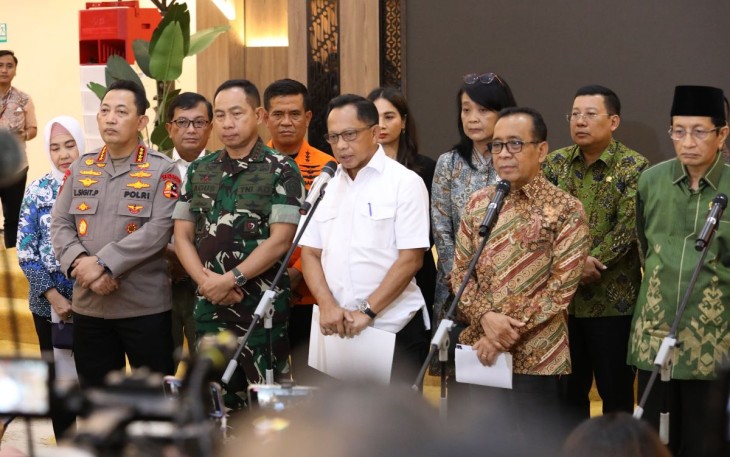 Mendagri Tito Karnavian memberikan keterangan pers libur nasional 27 November untuk Pilkada Serentak di Jakarta, Jum'at (22/11)