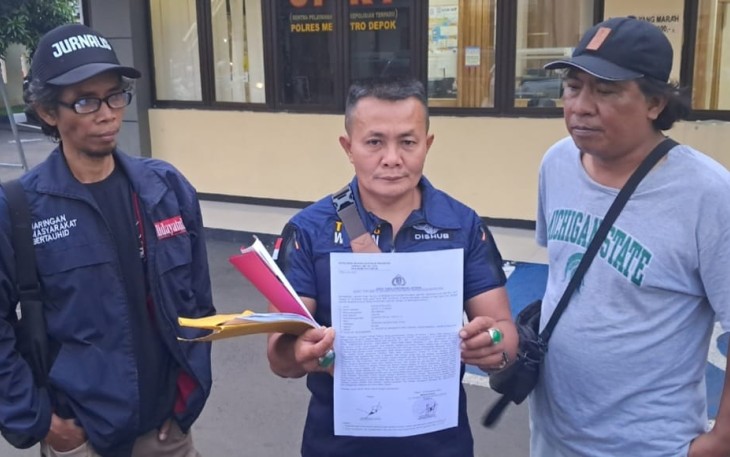 Dewan Pembina FWJ Indonesia, A Laoli usai melaporkan penipuan jual beli tanah ke Polres Depok, Sabtu (23/11)