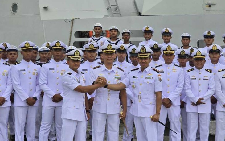 Foto bersama usai sertijab Komandan KRI Kapak-625
