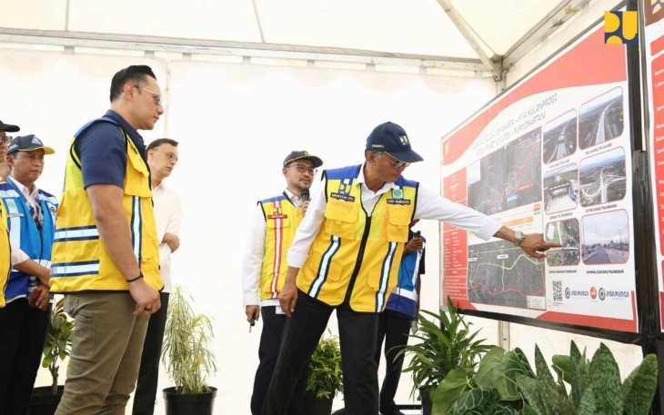 Menteri PU Dody Hanggodo saat memberikan pemaparan kepada Menko AHY, di Klaten, Selasa (17/12)