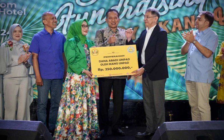 Wamenkop Ferry Juliantono saat menghadiri penggalangan dana abadi IKANO UNPAD di Bandung, Jum'at (20/12)