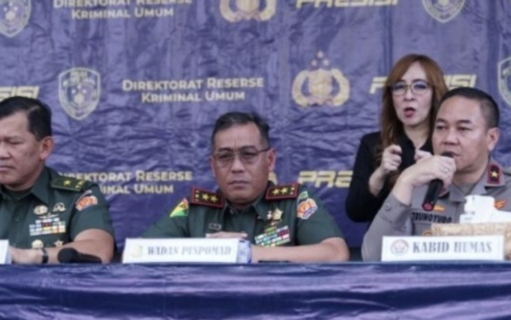 Kabid Humas Polda Metro Jaya saat memberikan keterangan pers 