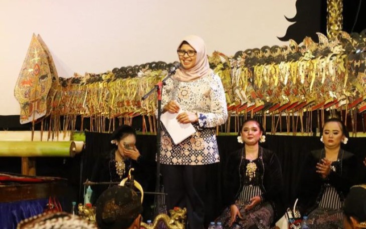 Bupati Blitar Rini Syarifah Saat Hadiri Bersih Desa Kotes di Kecamatan Gandusari, Minggu 19 Mei 2024.