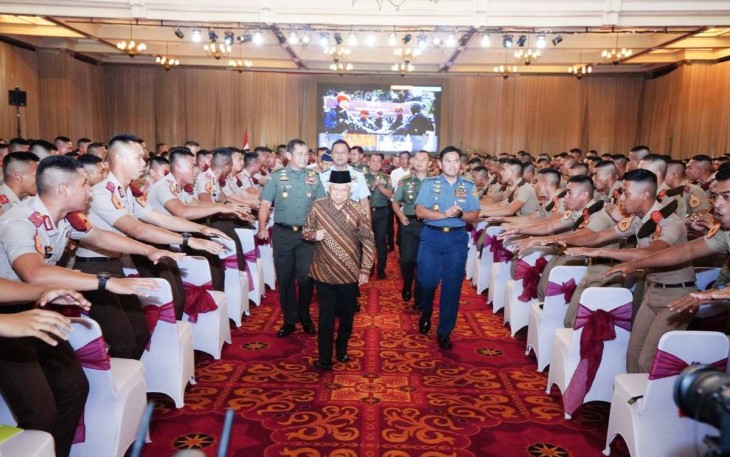 Kasal Laksamana TNI Muhammad Ali mendampingi Wapres RI KH Ma'ruf Amin di Balai Sudirman Jakarta, Kamis (11/7)