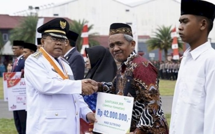 Penyerahan Klaim JKM dari BPJS Ketenagakerjaan Cabang Blitar oleh Walikota Blitar Santoso