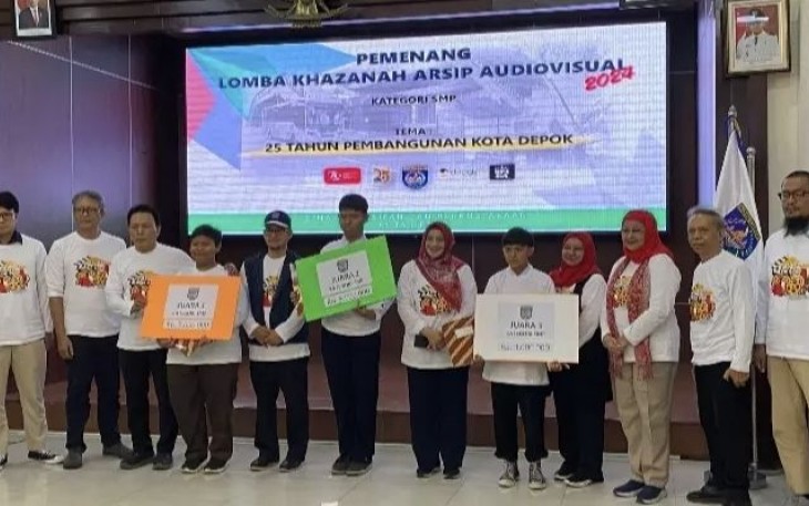 Para pemenang lomba Khazanah Arsip Audiovisual 25 Tahun Kota Depok yang diadakan oleh Diskarpus Kota Depok di Aula Terai Balai Kota Depok, Rabu (21/08/24).