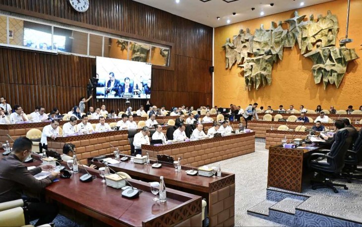 Menhub Dudi Purwagandhi saat raker bersama Komisi V DPR RI di Jakarta, Rabu (6/11)