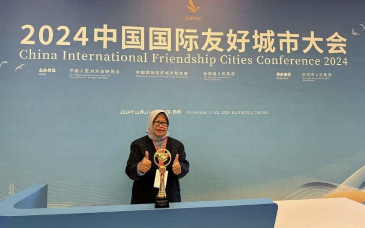 Inspektur Provinsi Jabar Eni Rohyani usai menerima penghargaan di CIFCC 2024 di Kunming, China, Selasa (19/11)