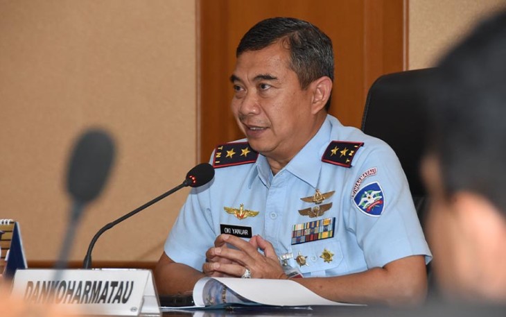 Dankoharmatau Marsekal Muda TNI Oki Yanuar, S.T., saat memimpin rapat koordinasi dengan PT. GMF terkait Rencana Pelaksanaan SIP Pesawat C-130H/HS berlangsung di ruang rapat Basjir Soerya, Koharmatau, Bandung, Kamis (25/01/2024).