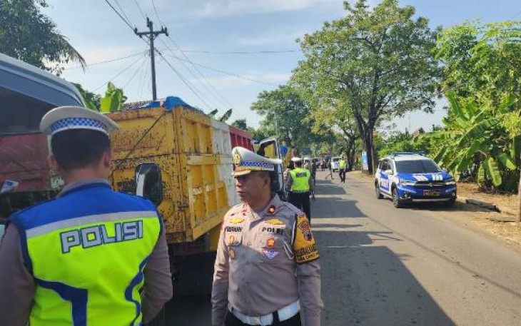 Puluhan truk terjaring melebihi batas muatan
